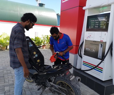 ޑީސަލް ލީޓަރަކުން ދެ ރުފިޔާ، ޕެޓްރޯލް ލީޓަރަކުން ރުފިޔާއެެއް އަގުހެޔޮކޮށްފި