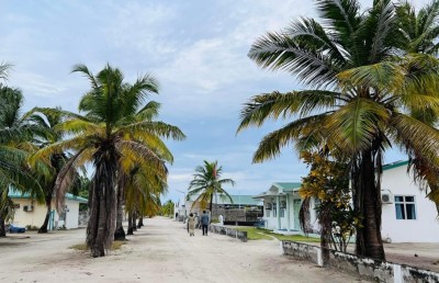 އުލިގަމުގައި ކުޅެން އުޅެނިކޮށް ގައިމައްޗަށް ގޯލް ޕޯސްޓެއް ވެއްޓި ކުއްޖަކު މަރުވެެެެެއްޖެ