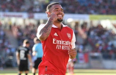 ޕްރިމިއާ ލީގު އަލުން ފަށަނީ، ފަސް ޕޮއިންޓުގެ ލީޑަކާ އެކު އެއް ވަނައިގައި އާސެނަލް