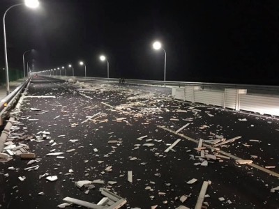 ހައިވޭގައި އެކްސިޑެންޓެއް ހިނގައި ރޯޑް ޑިވައިޑާތައް ހަލާކުވެއްޖެ