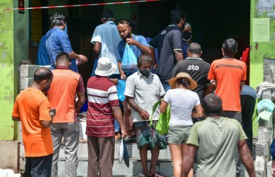 ބާޒާރުމަތި: މާސްކް އަޅައިގެން، އެކަމަކު ތޮއްޖެހިފައި!