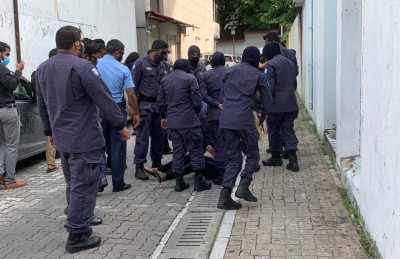 މަޖިލީހުގެ އިދާރާ ކައިރިއަށް އެއްވުމުން ގަދަކަމުން ފޮނުވާލައިފި