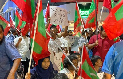 "ހަރާމް ހުކުމް"ގެ ނަމުގައި އިދިކޮޅުން ހުރިހާ ރަށެއްގައި މުޒާހަރާކުރަނީ