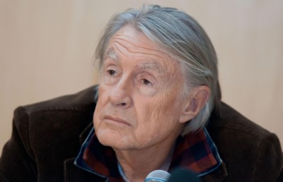 "ބެޓްމޭން" ސީރީޒްގެ ފިލްމުތަކެއް ގެނެސްދިން ޑައިރެކްޓަރު ޖޯލް ޝުމެކާ މަރުވެއްޖެ