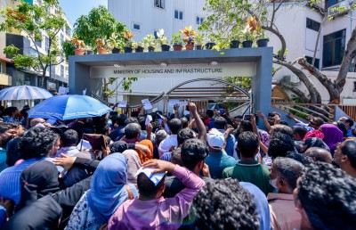 ރައީސްގެ ރައްދު: ފޮޓޯ އަށް ފްލެޓްތައް ރީތި، ދިރިއުޅެން ކަމަކު ނުދޭ!