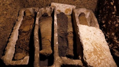 ކުނި ނުވާ ގޮތަށް ހަދާފައިވާ 50 ގަބުރު މިސްރުން ހޯދައިފި