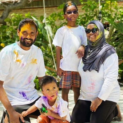 ނާއުއްމީދު ބަލިކޮށްލި މި ދެމަފިރިންގެ ލޯބި!