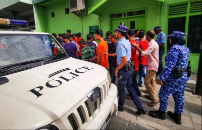 ރިހޭ ފައިމައްޗަށް ފޮއި: ދެން ހަދާނީ ކިހިނެއް؟