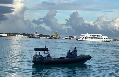 ސަފާރީއެއްގައި އަންހެނަަކަށް ޖިންސީ ގޯނާކުރި ދެ މީހަކު ހައްޔަރުކޮށްފި