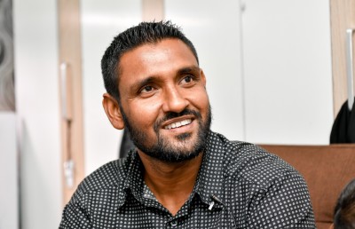 ނާއުއްމީދު ބަލިކޮށްލި މި ދެމަފިރިންގެ ލޯބި!