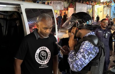 މުޒާހަރާއިން ހައްޔަރުކުރި މާލޭގެ މޭޔަރު ދޫކޮށްލައިފި
