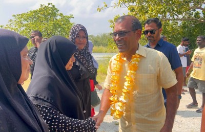 ނަޝީދަށް ތާއީދުކުރާ މެމްބަރުންނަށް ވަޒީފާގެ ބިރު ދައްކަމުންދާކަމުގެ ތުހުމަތުކޮށްފި
