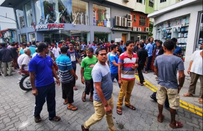 ރިހޭ ފައިމައްޗަށް ފޮއި: ދެން ހަދާނީ ކިހިނެއް؟
