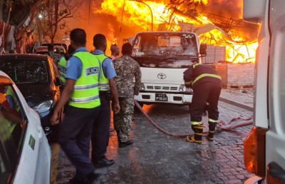 ނީލަން ފިހާރަ އަނދައި ހުލިވެއްޖެ