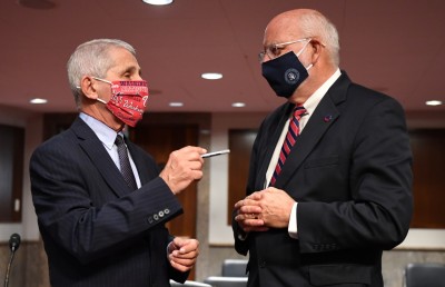 އެމެރިކާގައި ދުވާލަކު އެއްލައްކަ މީހުން ޕޮޒިޓިވްވެދާނެ: ފައުޗީ