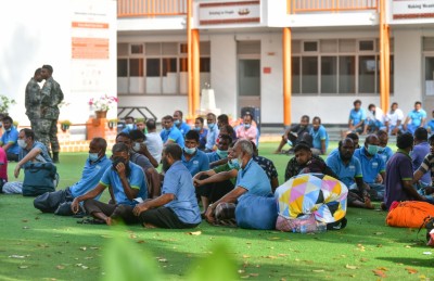 މުވައްޒަފުން މަގުމަތިވެފައި، ކައުންސިލާއި ސަރުކާރު ކޯޅެނީ!