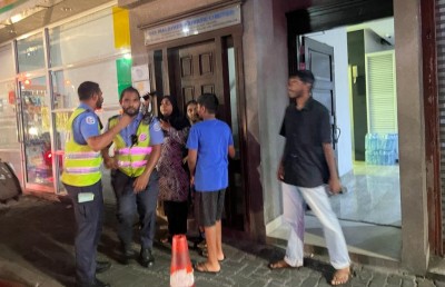 އިވްނިންގް ކެފޭގައި ރޯވި އަލިފާން ކޮންޓްރޯލްކޮށްފި