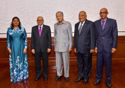 ރައީސް މައުމޫނު ޑރ. މަހާތީރާ ބައްދަލު ކުރައްވައިފި