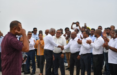 މަޝްރޫއުތައް ހުއްޓާލަން ވެސް ލަފާދިން، ރައީސްގެ ޖަވާބަކީ އޭރުން ރާއްޖެ ޖެހޭނީ ބަނޑަށް ކަމަށް
