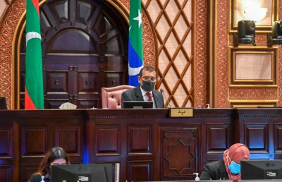 މެމްބަރުންނަށް އަމާޒުކޮށް "ރެއިޑްކުރަން" ފުލުހުންތަކެއް އެބަ އުޅޭ: ނަޝީދު