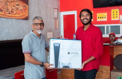 ސްކޯ ދިމާކޮށްގެން މޮޅުވި ބައިވެރިޔާއަށް ޕިއްޒާ ބޯނާއިން ޕްލޭސްޓޭޝަން ދީފި