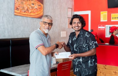 ސްކޯ ދިމާކޮށްގެން މޮޅުވި ބައިވެރިޔާއަށް ޕިއްޒާ ބޯނާއިން ޕްލޭސްޓޭޝަން ދީފި