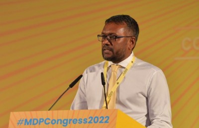 ހިޔާލުތަފާތުވުމުން މަގުމަތިން އަނބިދަރިންނާ ދިމާކުރުން ބަލައެއް ނުގަނެވޭނެ: ފައްޔާޒް