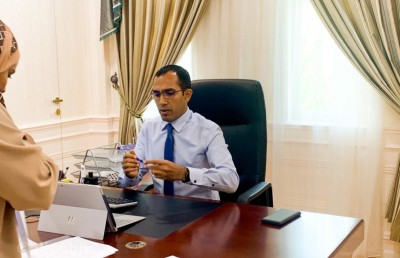 މަލީހުގެ އިލްތިމާސް: މައިންބަފައިންގެ ފޯނު ކުޅޭ އެއްޗަކަށް ހެދިޔަ ނުދީ