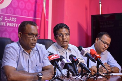 ދެ ކޮމިޝަނަށް ބާރުދޭން އުޅެނީ ކެންޑިޑޭޓުން ހައްޔަރުކުރަން: އަދުރޭ