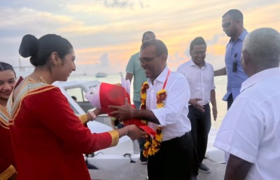 ނަޝީދު، އުއްޗުގެ އަރިހަށް!