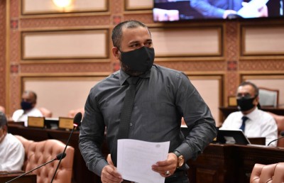 ހިޔާ ފްލެޓުތައް އަވަހަށް ހަވާލުކުރަން ގޮވާލައި އިދިކޮޅުން ކުއްލި މައްސަލައެއް