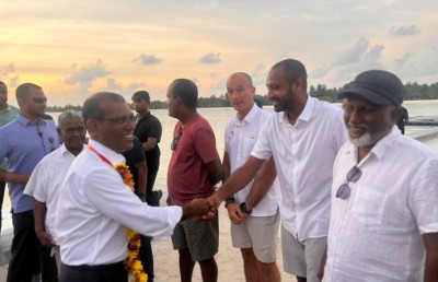ނަޝީދު، އުއްޗުގެ އަރިހަށް!
