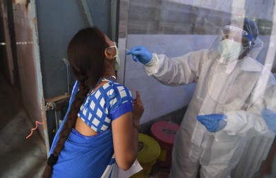 އިންޑިއާގައި 24 ގަޑިއިރު ތެރޭ 22،000 މީހުން ޕޮޒިޓިވް، 440 މަރު