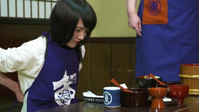 ޖަޕާނު އަންހެނެއް 17 މިނިޓުތެރޭ 300 ނޫޑުލްސްތަށި ކާލައިފި