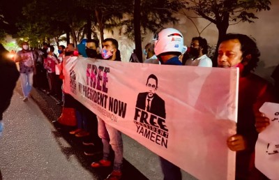 ހޯމް މިނިސްޓަރު އުޅުއްވާ ފްލެޓް ކައިރީ މުޒާހަރާކޮށް ޔާމީން މިނިވަންކުރަން ގޮވާލައިފި