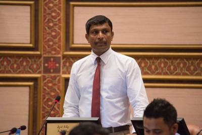 ކޮމިޝަންތަކަށް ބާރުދޭ ބިލް ގާނޫނު އަސާސީއާ ހިލާފު: ރިޔާޒު