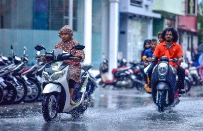 ބޯ ވާރޭގައި ތާށިވި ސްކޫލު ކުދިން ޕޮލިސްގެ ވެހިކަލްތަކުގައި އުފުލައިފި