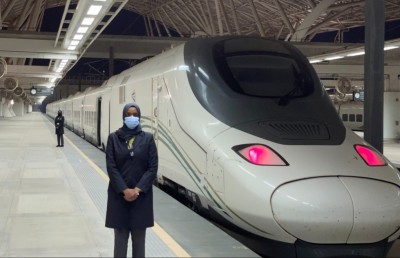 ސައޫދީގައި ރޭލު ދުއްވަން އަންހެން ޑްރައިވަރުން ނެރެނީ