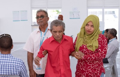 ސިޔާސީ ބާރާއި ނުފޫޒު އަދިވެސް އޮތީ ފައިސާވެރިންގެ މުށުތެރޭގައި