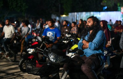 ކޮލަމް 7: މި ފޮޓޯ އާއި އާންމުންގެ އުދާސް އަދި ދީނީ ކާޑު!