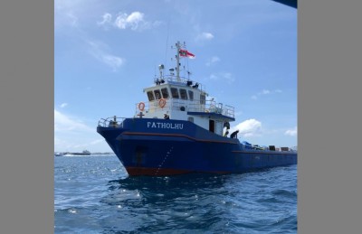 ކާށިދޫ ބޭރަށް ފެތުނު ބޯޓުން ކަނޑުވި ފަސް މީހުން ސަލާމަތްކޮށްފި