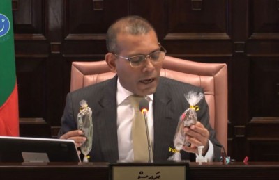 ގެއްލުން އަންގައި ދިނުމަށް ނޭކުރެންދޫން ނަޝީދަށް ކަނޑޫ ހަދިޔާ ކޮށްފި