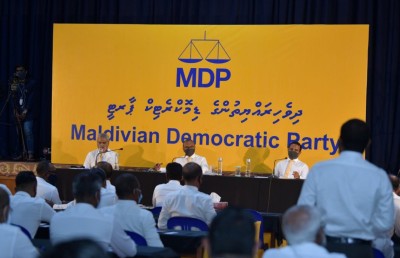 މިތިބީ ތާށީގައި، އެކަމަކު ވައުދު އެބަ ފުއްދަން: ނަޝީދު