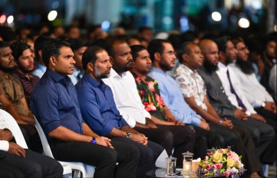 ކޮލަމް 7: މި ފޮޓޯ އާއި އާންމުންގެ އުދާސް އަދި ދީނީ ކާޑު!
