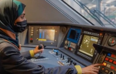 ސައޫދީގައި ރޭލު ދުއްވަން އަންހެން ޑްރައިވަރުން ނެރެނީ