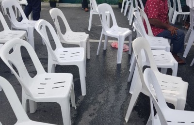 ހިޔާ ފްލެޓަކުން އެއްލި ފެން ކޮތަޅެއް މާބަނޑު މީހެއްގެ ގައިގައި ޖެހި އަނިޔާވެއްޖެ