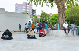 ހުކުރު ނަމާދުކުރުމުގައި ގައިދުރުކަމެއް ނެތް، އާއްމުން ކަންބޮޑުވެއްޖެ