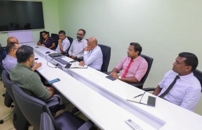 ޕީއެސްއެމުން ފުރުސަތު ނުލިބޭތީ އިދިކޮޅުން ކުންފުނީގެ އިސްވެރިންގެ އަރިހަށް