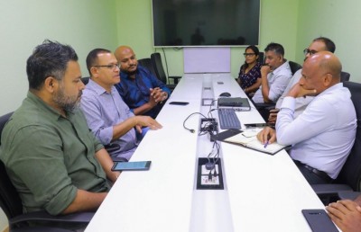 ޕީއެސްއެމުން ފުރުސަތު ނުލިބޭތީ އިދިކޮޅުން ކުންފުނީގެ އިސްވެރިންގެ އަރިހަށް