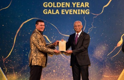 ރައީސް، ސަން ސިޔާމްއާ ބައްދަލުކުރައްވައިފި